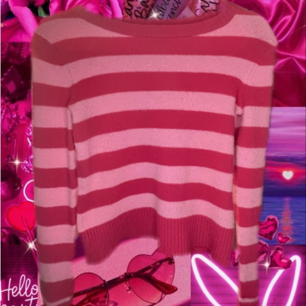 Pink and light Pink knitted long sleeve shirt, with a crew neck.